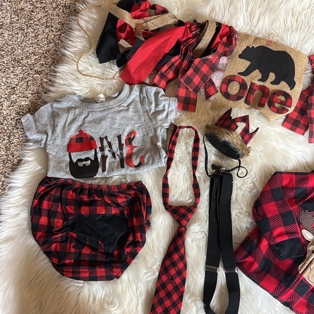 Boy’s First Birthday outfit, crown and bunting Woodland / Lumberjack theme - Picture 9 of 10